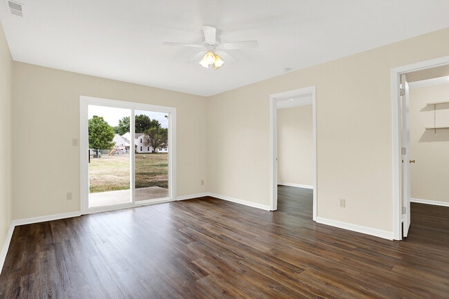 Photo - 1082 Fairlane Ct