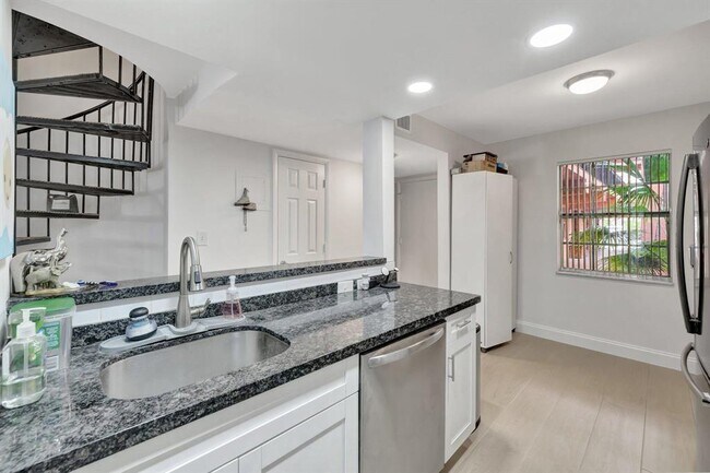 Photo - 640 Tennis Club Dr Unit 108