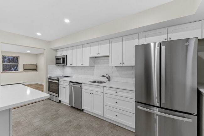 5 Horizon View Dr W