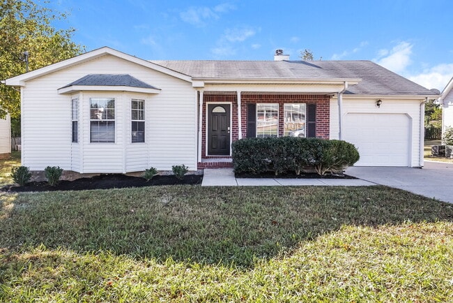 Building Photo - 610 E Lake Cove