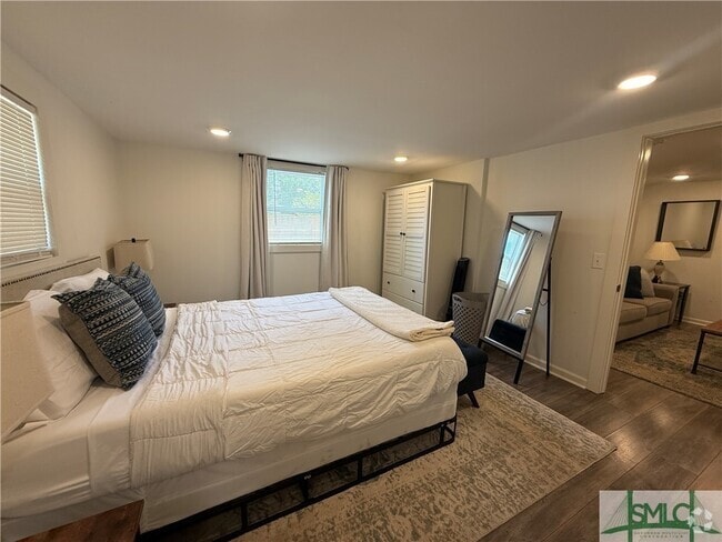Building Photo - 508 E Henry St Rental