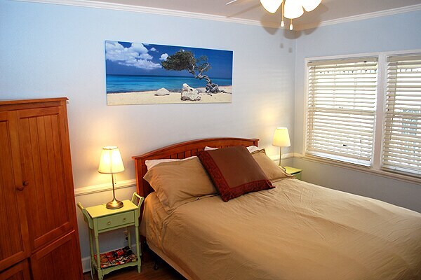 Photo - Fully Furnished/Equipped - Classic Hollywood