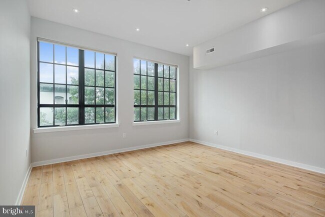 Building Photo - 412 S 13th St Unit 310