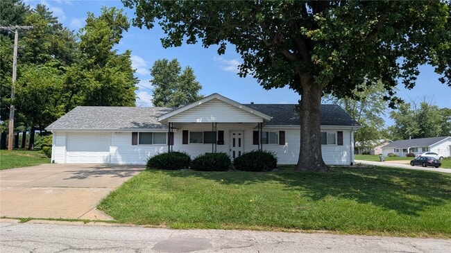 Building Photo - 303 Eggering Dr Rental