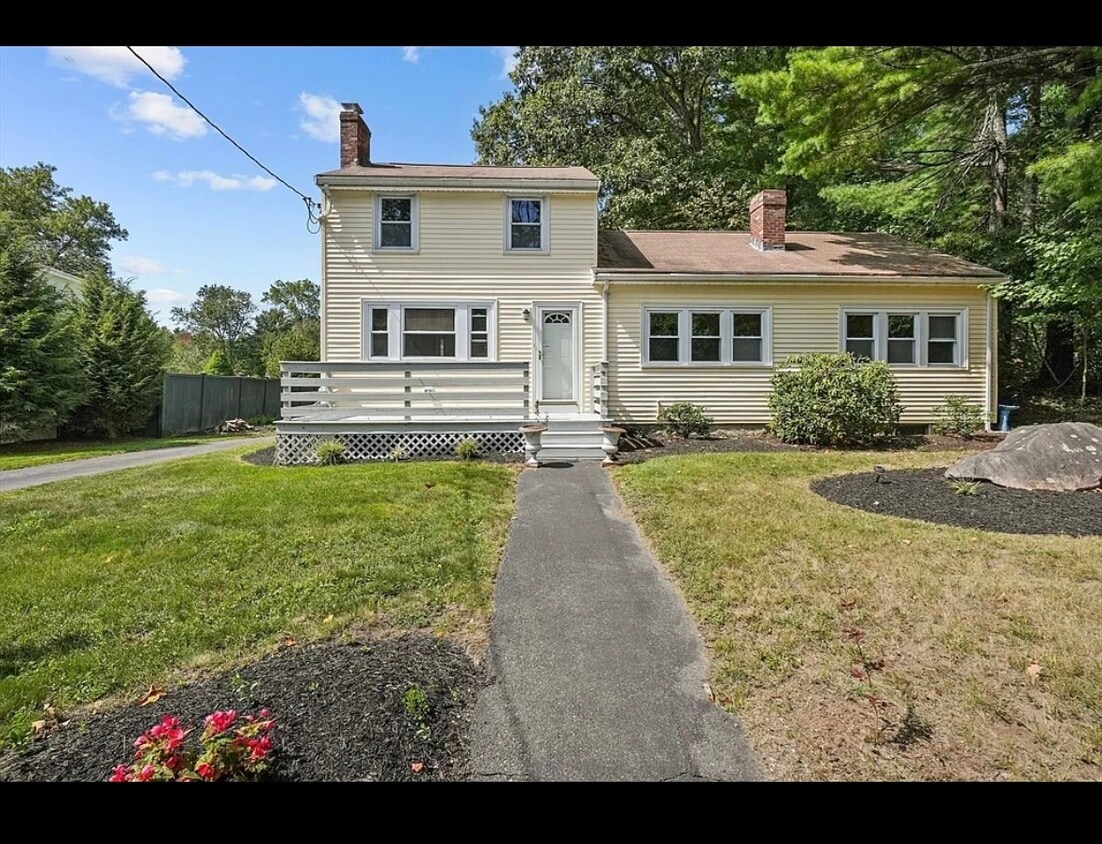 Photo - 528 Elm Rd (Walpole, MA)