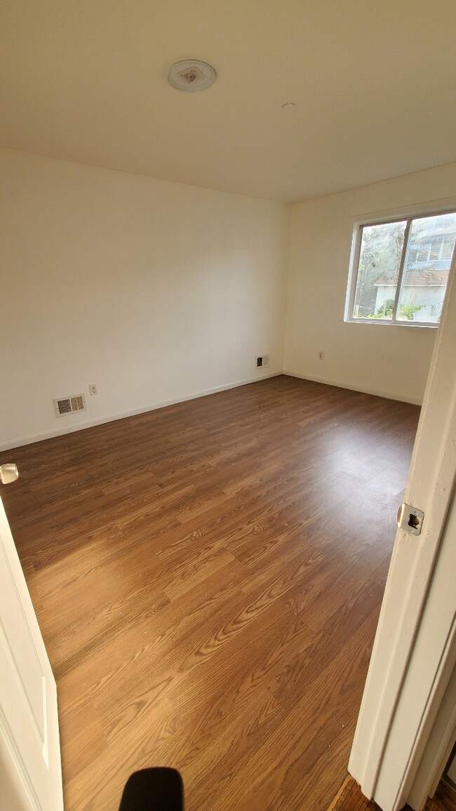 Photo - 36 Mersereau Ave Unidad 3