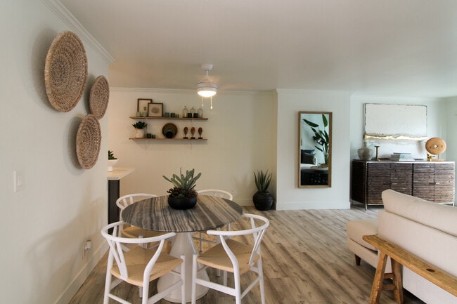 Photo - 1606 Westcliff Dr.