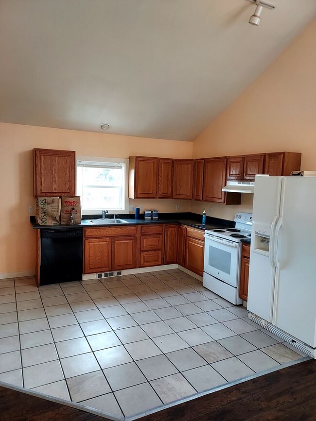 Photo - 543 Residence St