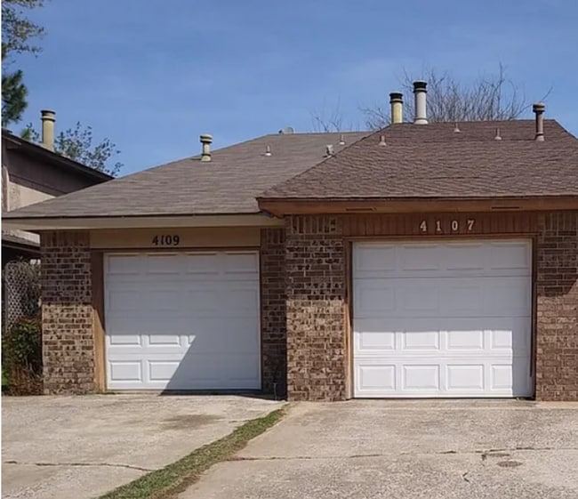 Building Photo - Spacious two bedroom in West Norman