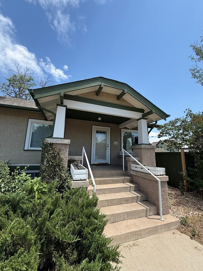 Building Photo - 804 11th Ave Unit 1