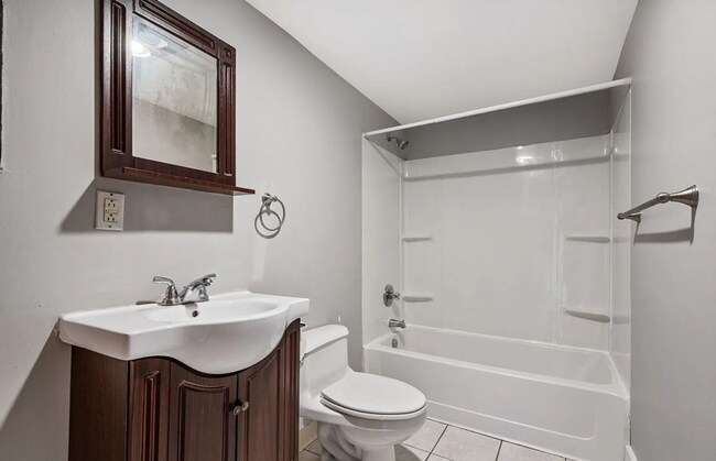 Photo - 23 Bedford Square Unit 4