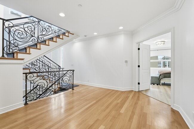 Photo - 424 N Broadway