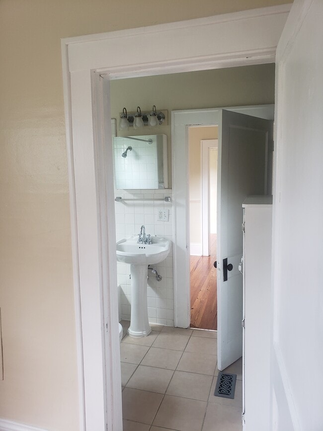Photo - 907 E Holston Ave