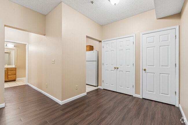 1BR, 1BA - 750SF - Dining Room