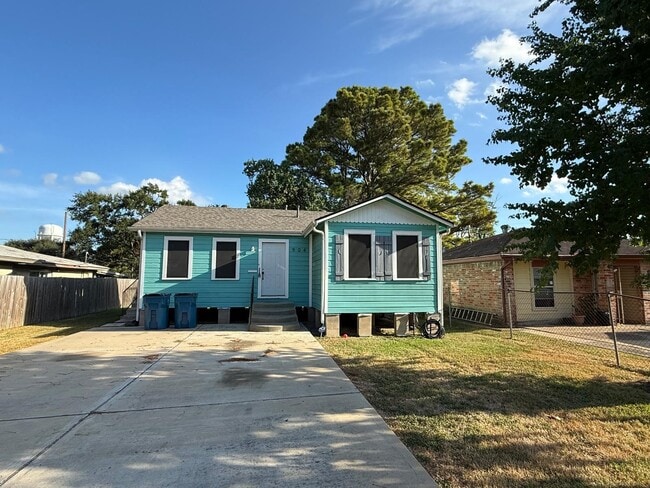 Building Photo - 904 Wisconsin St