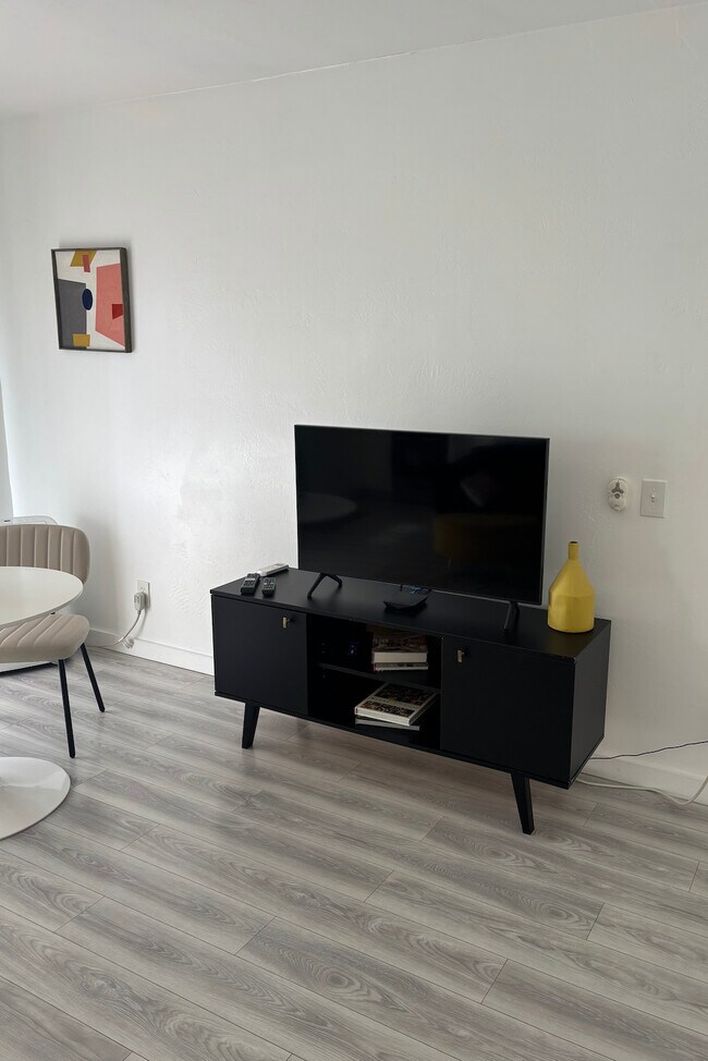 Golden Glen Apartments
