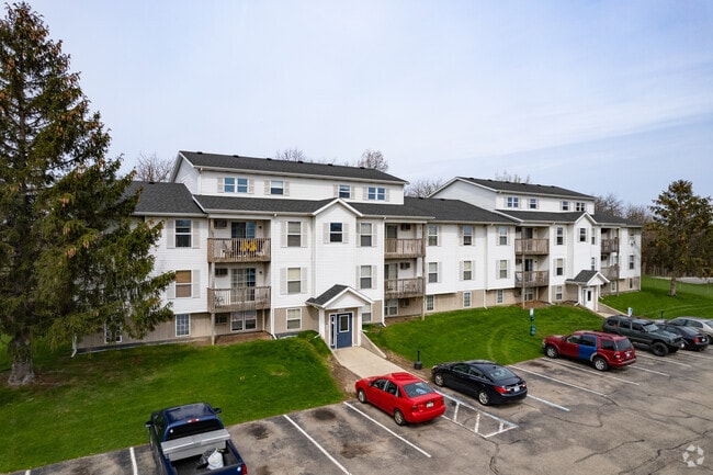 Crown Pointe Apartments