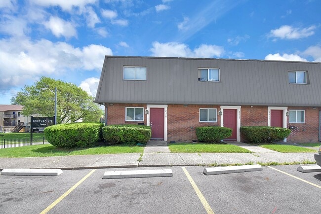 Building Photo - 2409 Belcher Dr