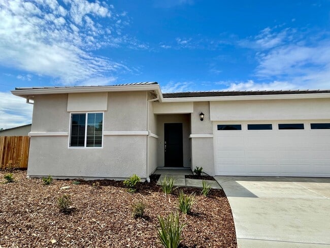 Photo - 754 Tamarack Ct