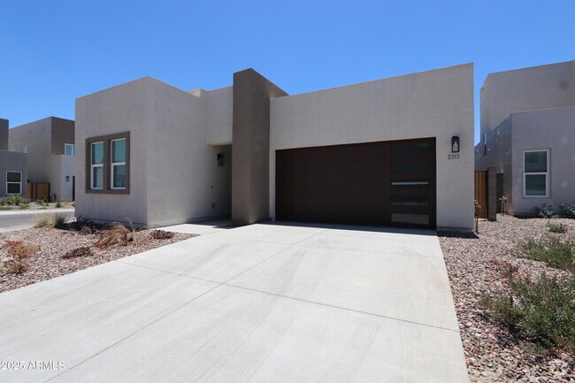 Building Photo - 2313 W Pollack St Rental