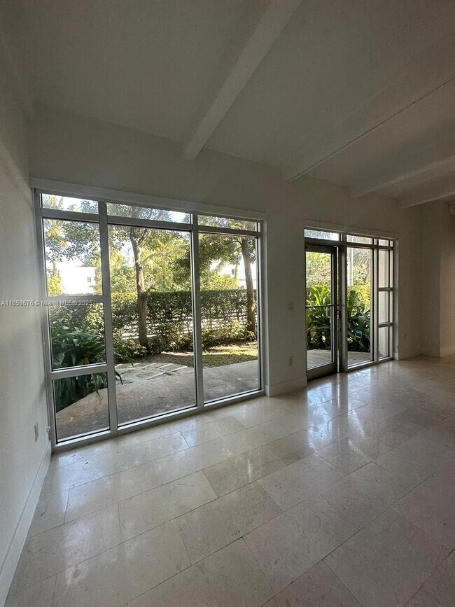 Building Photo - 7728 Collins Ave Unit 1 Rental