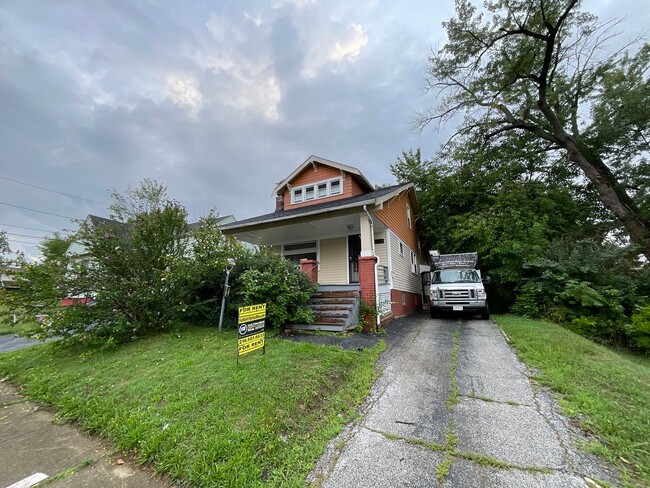 Building Photo - 4384 E 136th St