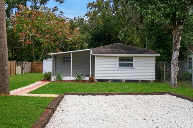 Building Photo - 1 Bedroom, 1 Bathroom Home for Rent in Zephyrhills!