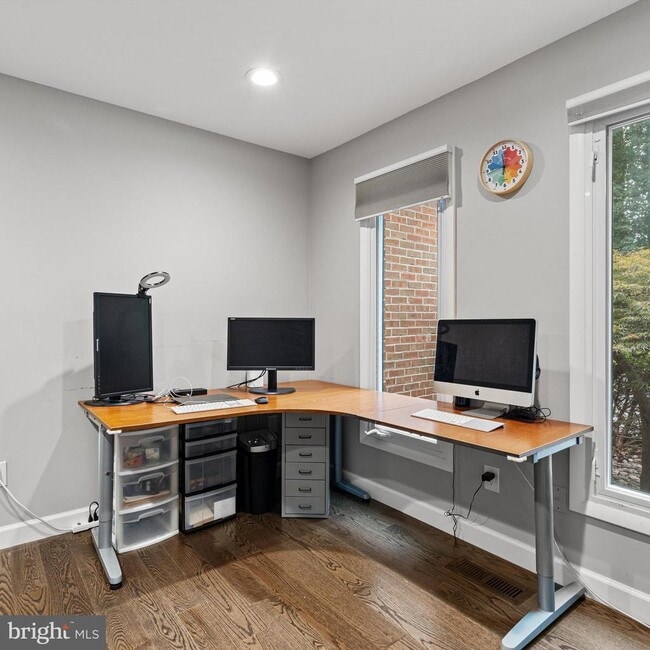 Photo - 3704 Oak Hill Way