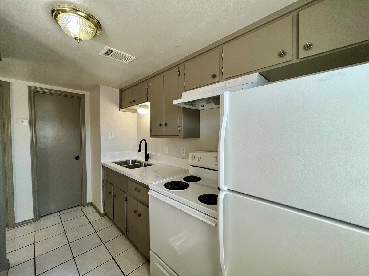 Photo - 1042 W Village Ct Unidad D