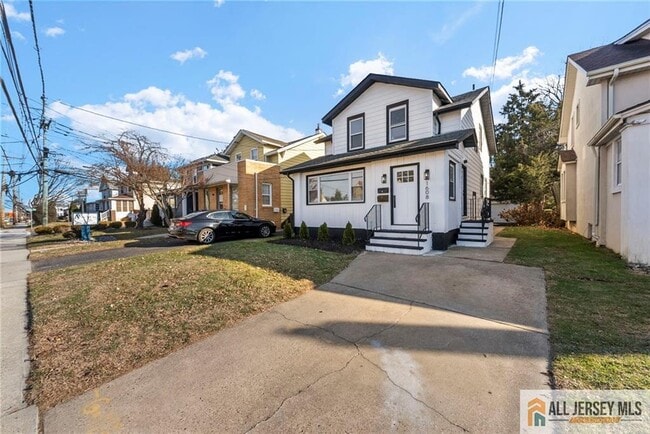 Building Photo - 1608 Brunswick Ave Unit 2