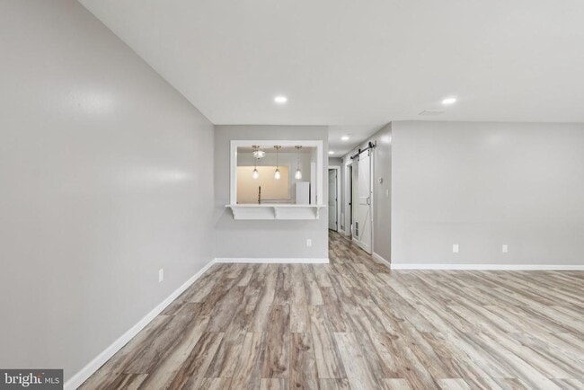 Photo - 165 Wyndham Pl