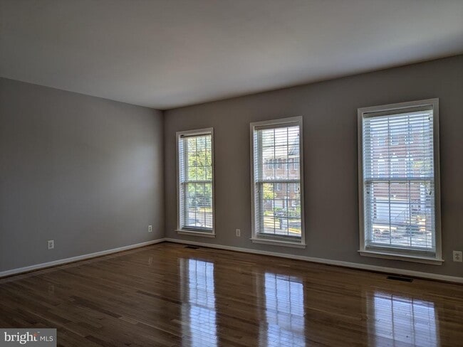 Photo - 4016 Timber Oak Trl