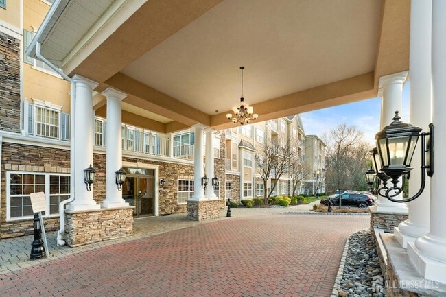 Photo - 540 Cranbury Rd