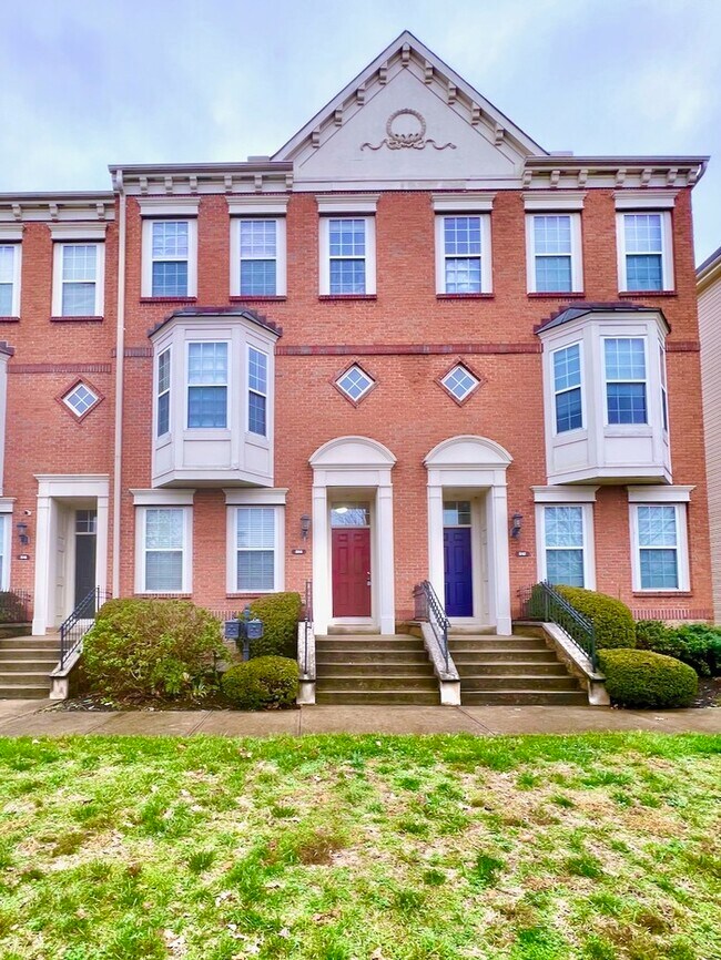 Modern Townhome Just Steps from TQL Stadium! For Rent in Cincinnati, OH
