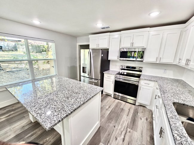 Photo - 220 W Bond St Unidad 220