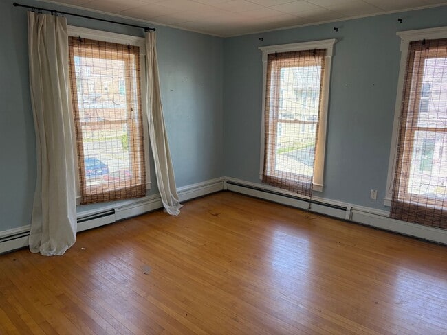 Building Photo - 313 Amherst St Unit 313-2 Rental