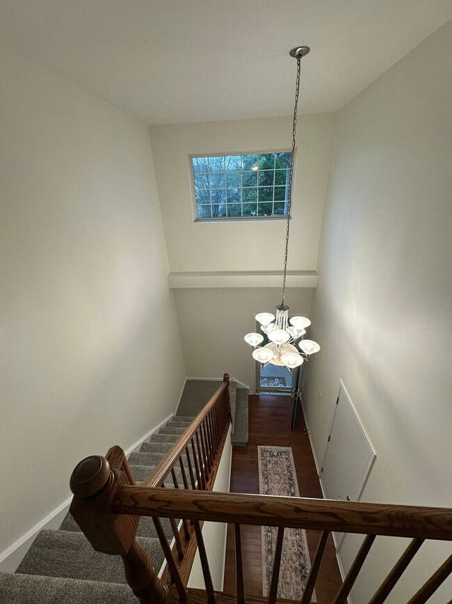 Photo - 560 Lancaster Dr