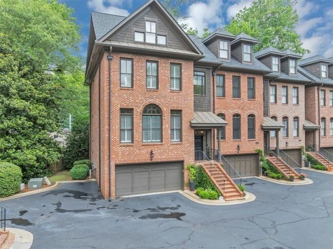 Photo - 4222 Rickenbacker Dr NE