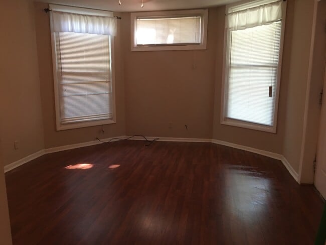 Building Photo - 318 Park St Unit 318 Park apt #2