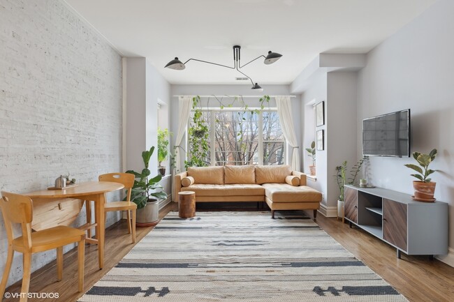 Photo - 2903 N Rockwell St Unit 2