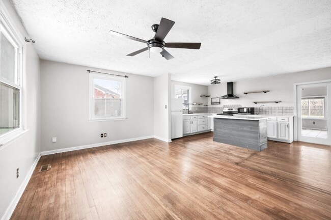 Photo - 5023 Packard Dr