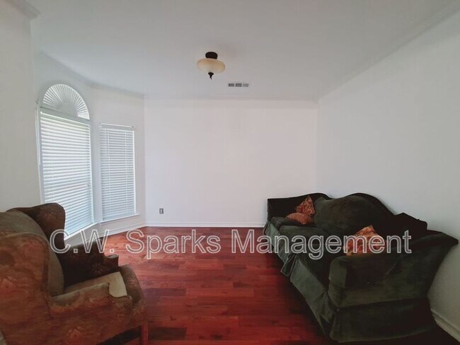 Photo - 1534 Chapman Dr