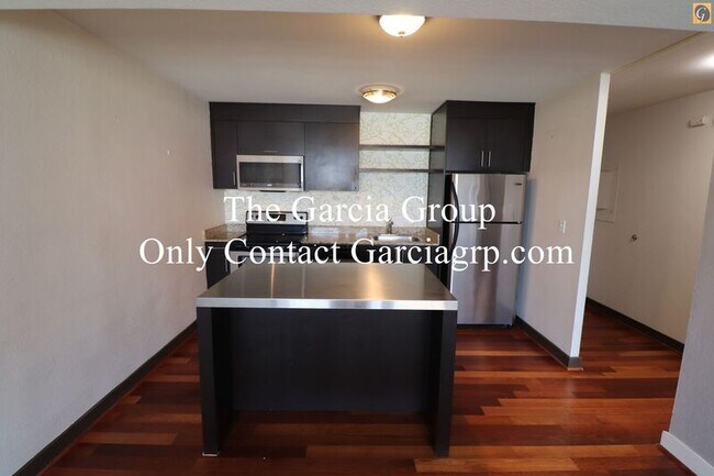 Photo - 111 SW Harrison St Unidad #18E