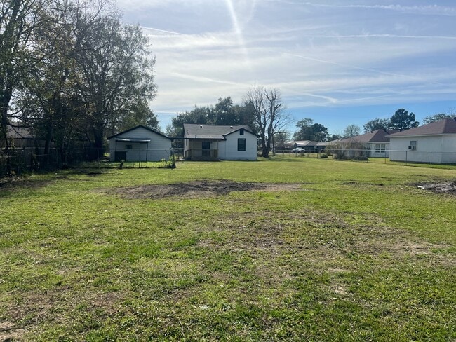 Photo - 340 Meadow Dr