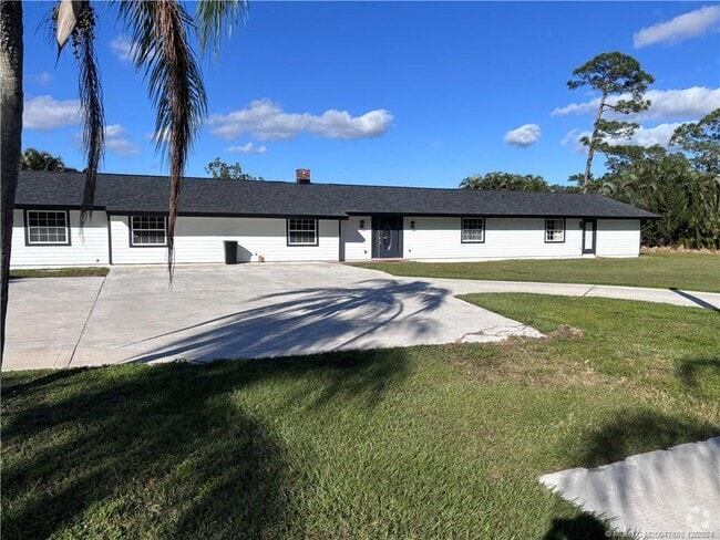 Building Photo - 6105 SW Gator Trail Rental