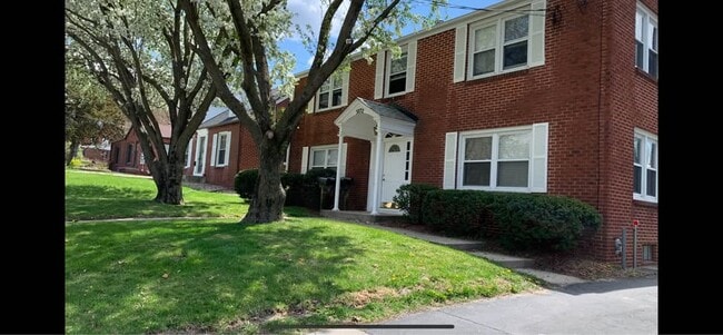 Building Photo - 5832 Grand Ave Unit 4