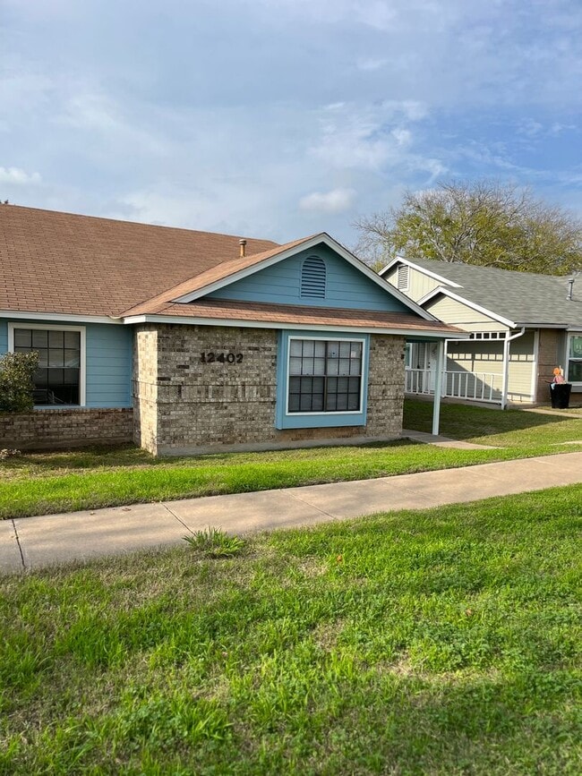 Photo - 12402 Alderbrook Dr Unit B