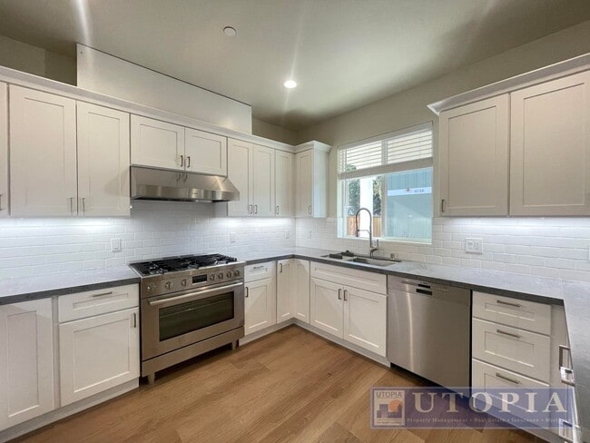 Photo - ROOM FOR RENT: Gorgeous, NEW Construction in Desirable, Sunny Prospect Heights!  Co-signers Accep...