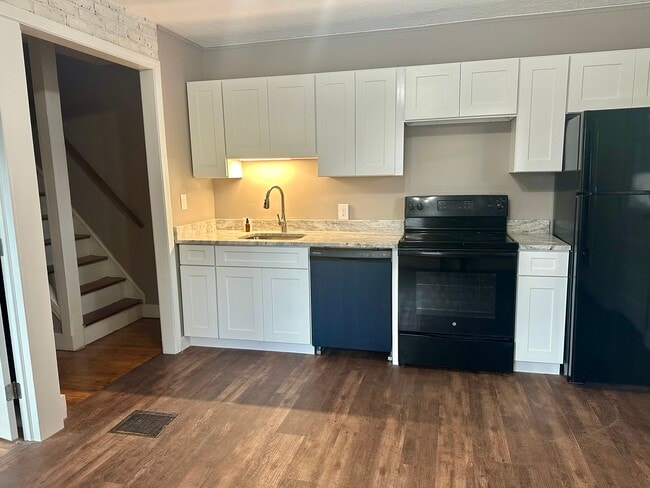 Photo - 24 Knighton St