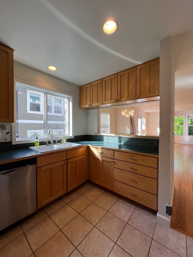 Photo - Lovely Corner Townhome in the Heart of Cap...